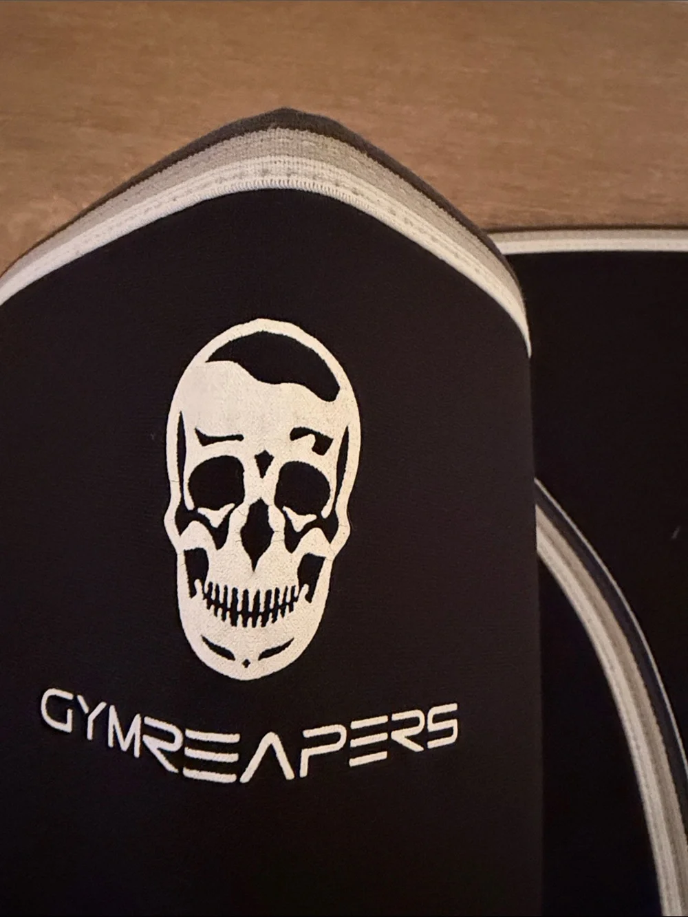 Black & White Gymreapers knee sleeves